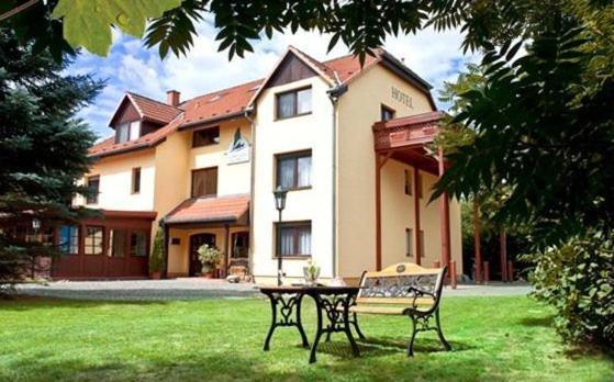 Garni-Hotel Kranich Потсдам Екстериор снимка